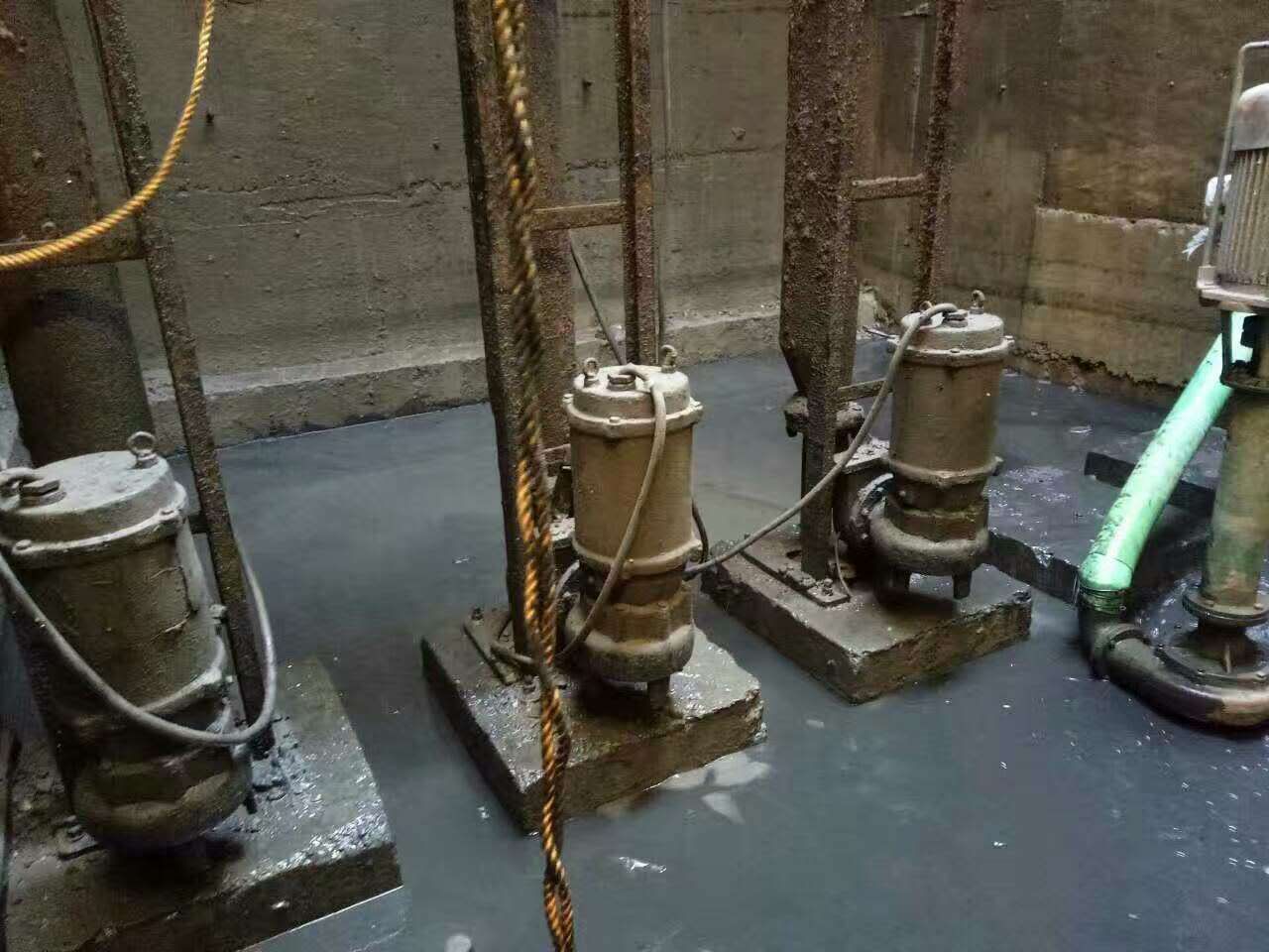 兴隆台污水池清理