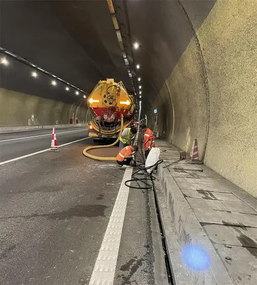 兴隆台隧道排水渠清淤